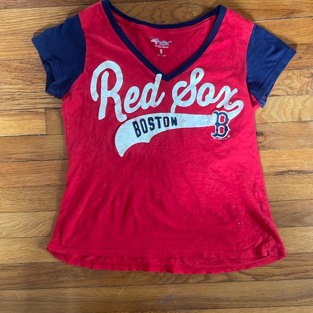 G-III 4her Red Sox vneck tee
